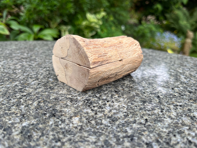 The Cursa Rustic Oak Lidded Trinket Box