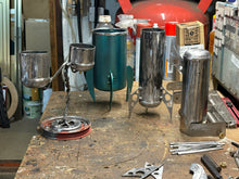 Load image into Gallery viewer, Retro Metal flower vase