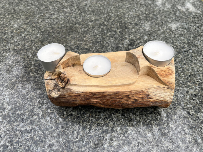 Delta shaped 3 tea light holder