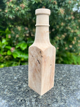 Load image into Gallery viewer, The Beid Oak Vase