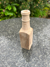Load image into Gallery viewer, The Beid Oak Vase