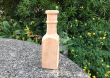 Load image into Gallery viewer, The Furud Oak Vase