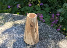 Load image into Gallery viewer, The Alniyat oak Vase