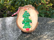Load image into Gallery viewer, Turais Oak Christmas Hanging Decoration